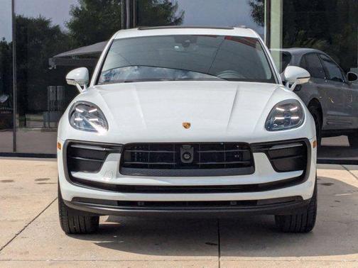 2025 Porsche Macan AWD