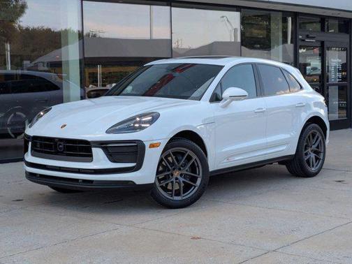 2025 Porsche Macan AWD