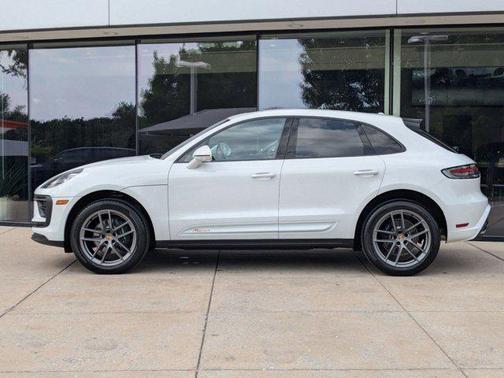 2025 Porsche Macan AWD