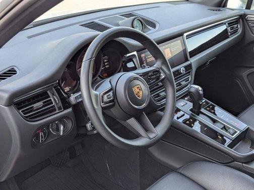 2025 Porsche Macan AWD