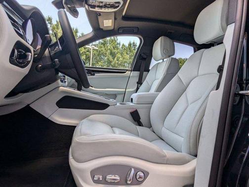 2025 Porsche Macan AWD
