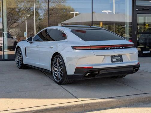 2025 Porsche Panamera 