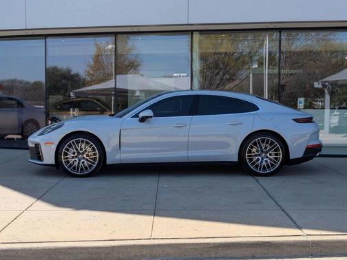 2025 Porsche Panamera 