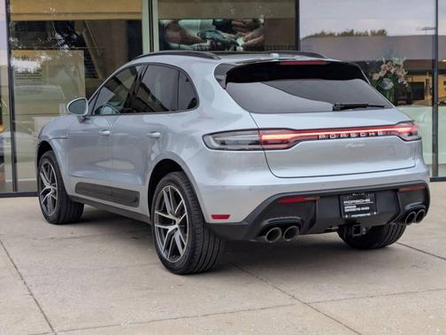 Dolomite Silver Metallic 2026 Porsche Macan