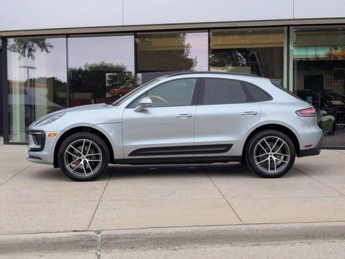 Dolomite Silver Metallic 2026 Porsche Macan