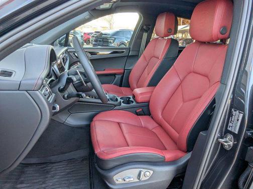 2026 Porsche Macan AWD