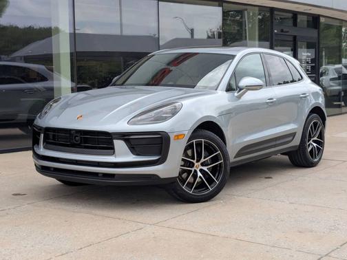 Dolomite Silver Metallic 2026 Porsche Macan