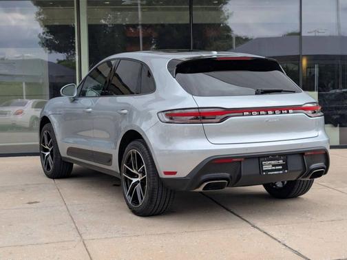 Dolomite Silver Metallic 2026 Porsche Macan