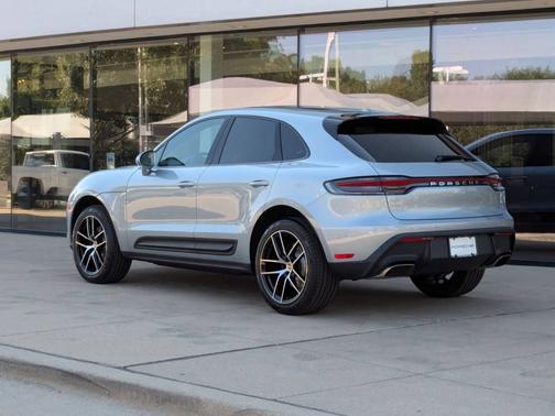 Dolomite Silver Metallic 2026 Porsche Macan