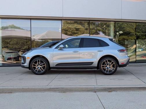 Dolomite Silver Metallic 2026 Porsche Macan