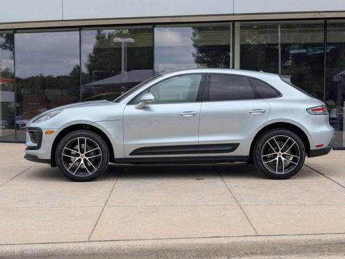 Dolomite Silver Metallic 2026 Porsche Macan