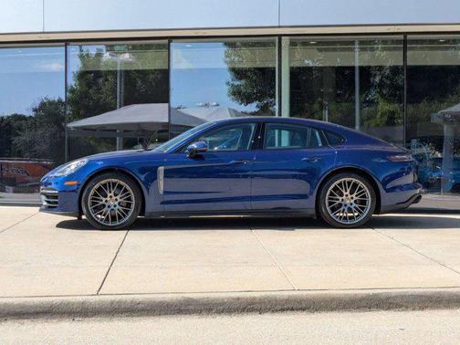 2022 Porsche Panamera RWD