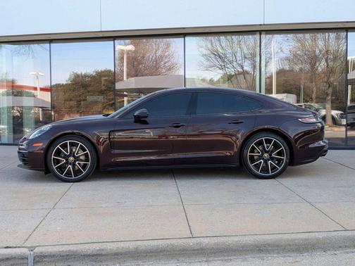 2022 Porsche Panamera 