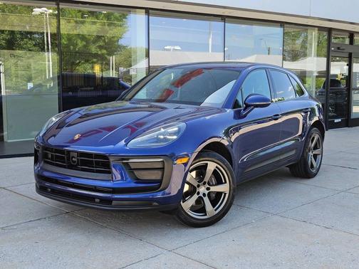 Gentian Blue Metallic 2026 Porsche Macan