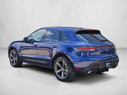Gentian Blue Metallic 2026 Porsche Macan