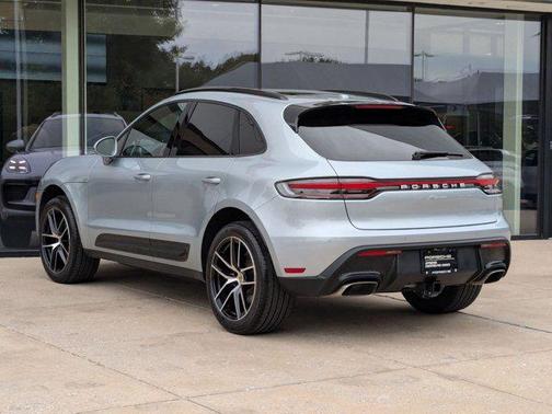 2025 Porsche Macan Base