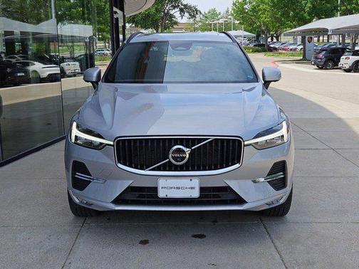 2022 Volvo XC60 B5 Momentum