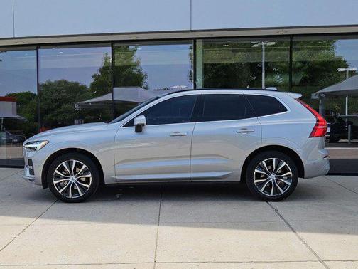 2022 Volvo XC60 B5 Momentum