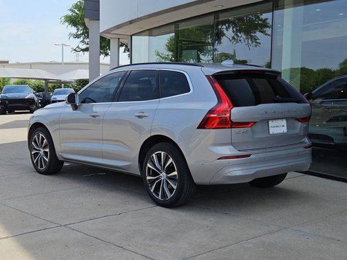 2022 Volvo XC60 B5 Momentum