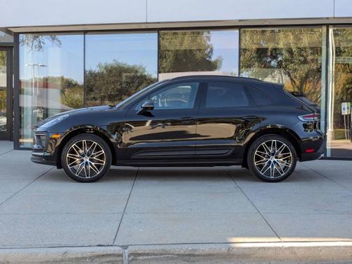 Jet Black Metallic 2026 Porsche Macan