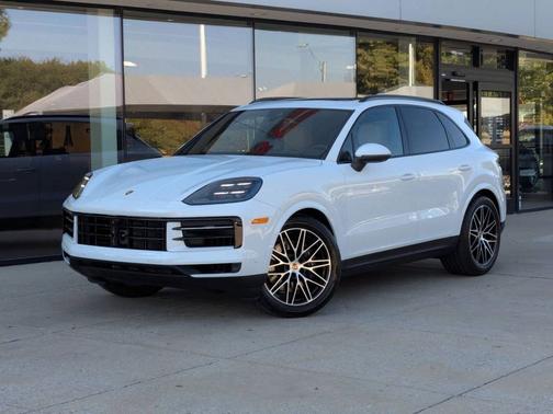Carrara White Metallic 2026 Porsche Cayenne