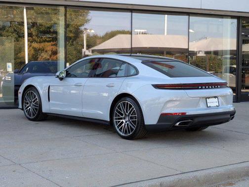 2026 Porsche Panamera RWD