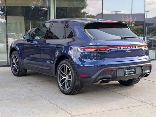 Gentian Blue Metallic 2025 Porsche Macan