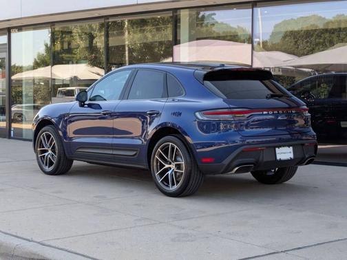 Gentian Blue Metallic 2025 Porsche Macan