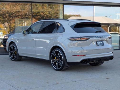 2022 Porsche Cayenne 