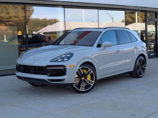 2022 Porsche Cayenne 