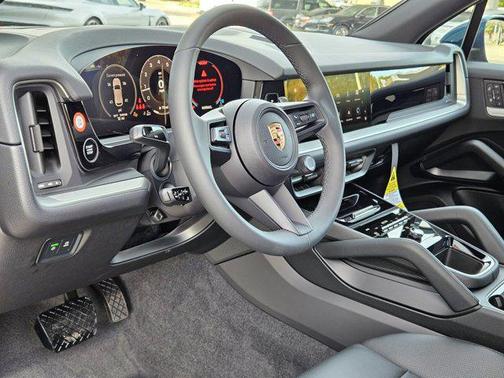 2025 Porsche Cayenne AWD