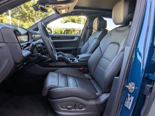 2025 Porsche Cayenne AWD
