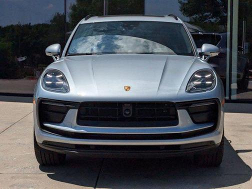 2025 Porsche Macan Base