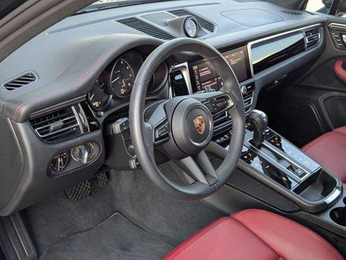 2025 Porsche Macan AWD