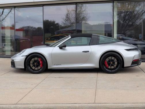 GT Silver Metallic 2026 Porsche 911