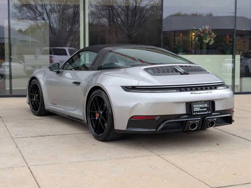 GT Silver Metallic 2026 Porsche 911