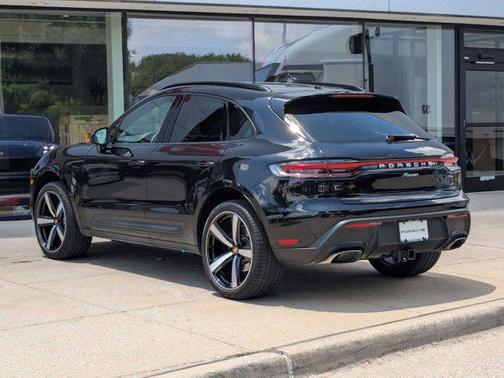 2025 Porsche Macan Base