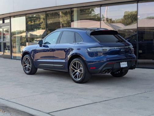 Gentian Blue Metallic 2026 Porsche Macan