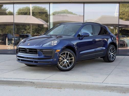 Gentian Blue Metallic 2026 Porsche Macan