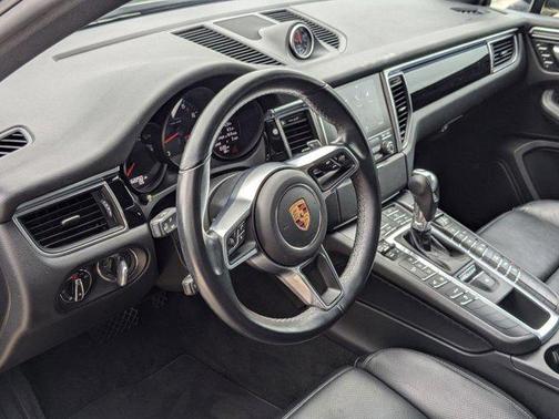 2018 Porsche Macan Base