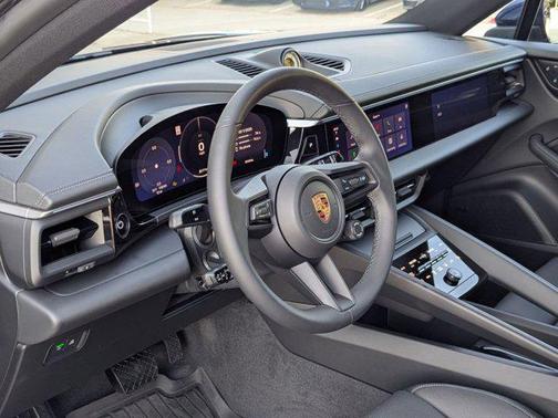 2025 Porsche Macan 4