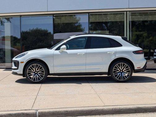 2025 Porsche Macan Base