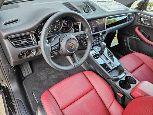2025 Porsche Macan Base