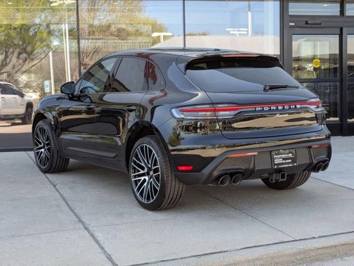 2025 Porsche Macan 