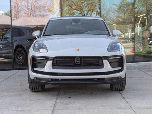 2025 Porsche Macan AWD