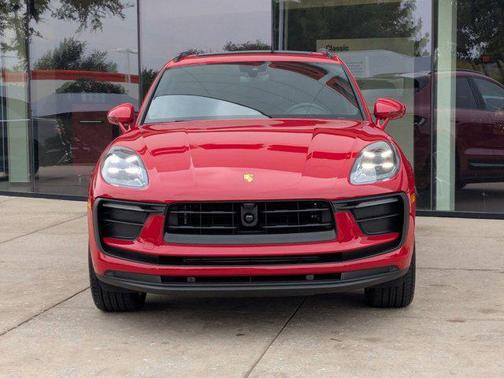 2026 Porsche Macan AWD