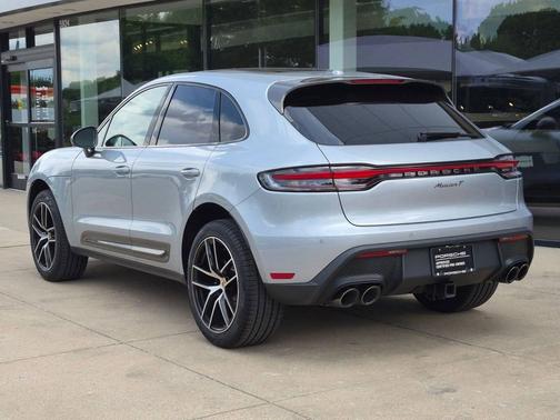 Dolomite Silver Metallic 2025 Porsche Macan