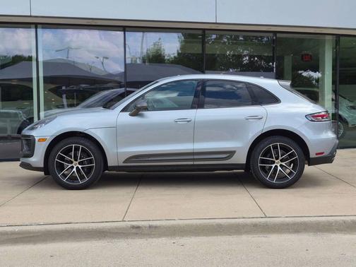 Dolomite Silver Metallic 2025 Porsche Macan