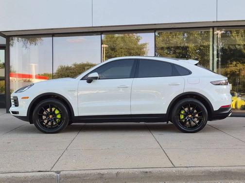 White 2022 Porsche Cayenne