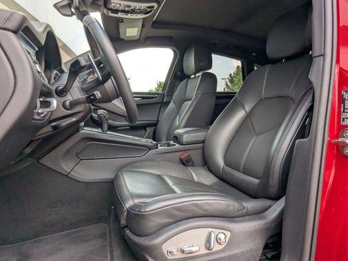 2025 Porsche Macan AWD